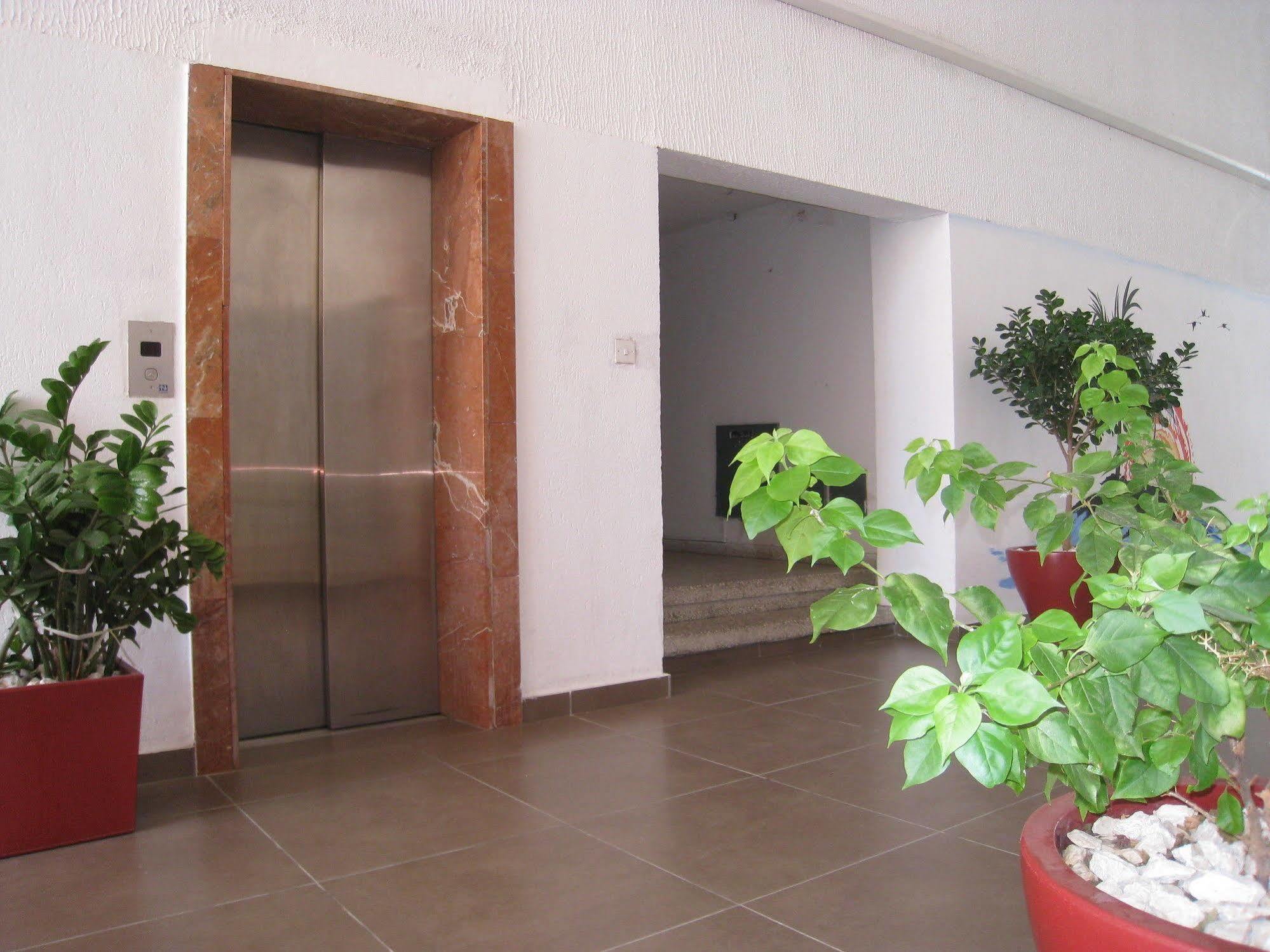 Palm Sea Beach Hotel Apartments Larnaca Ngoại thất bức ảnh