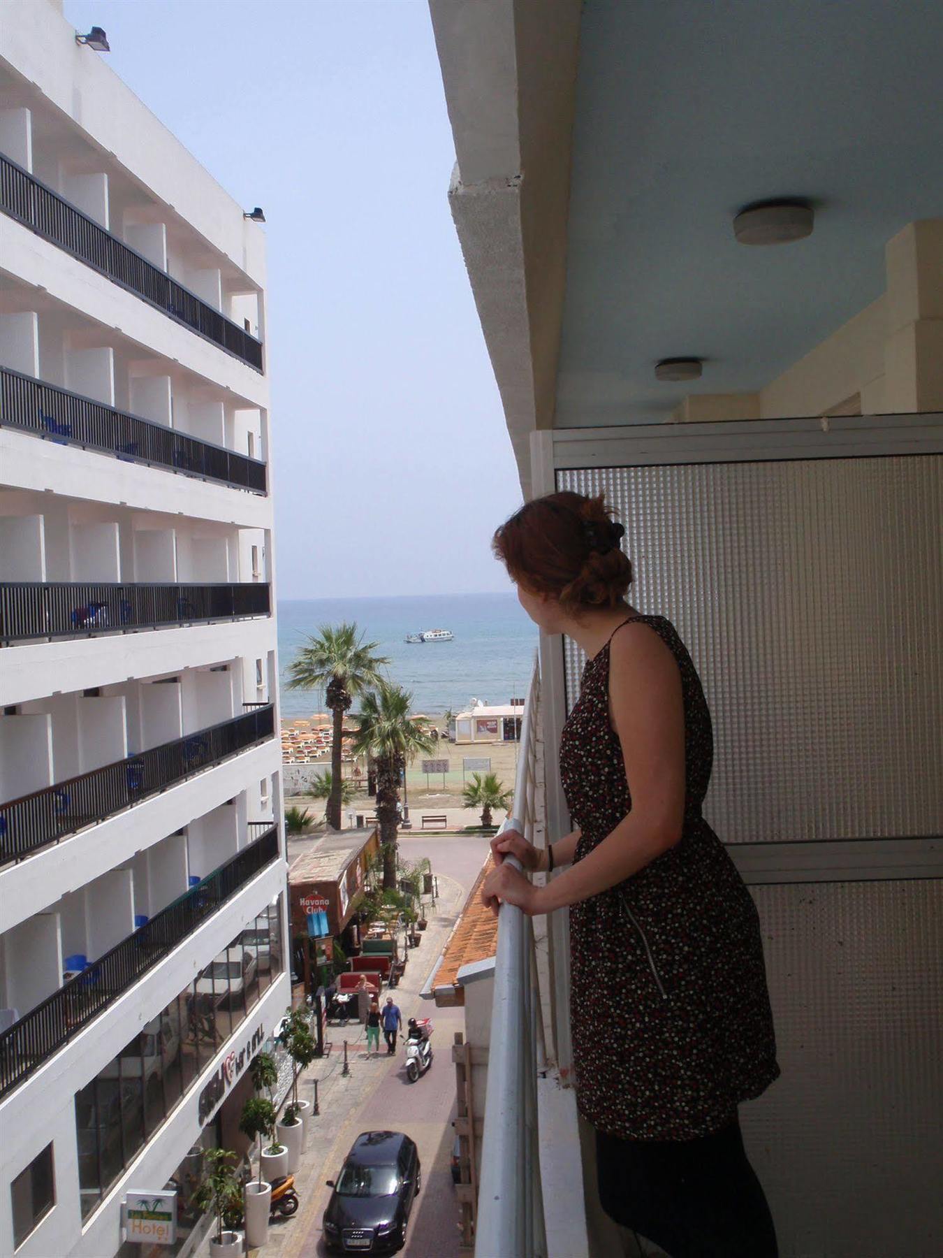 Palm Sea Beach Hotel Apartments Larnaca Ngoại thất bức ảnh