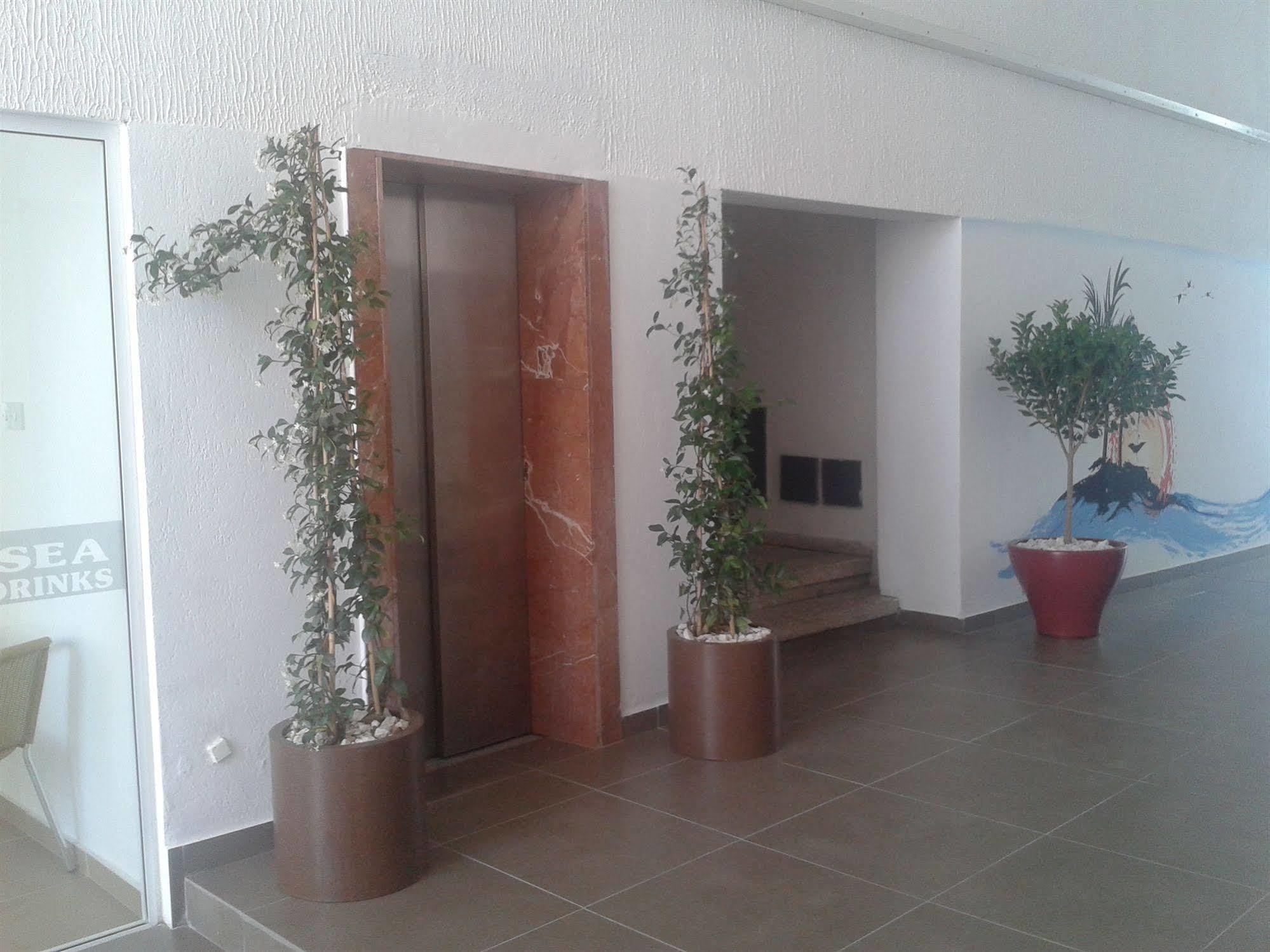 Palm Sea Beach Hotel Apartments Larnaca Ngoại thất bức ảnh